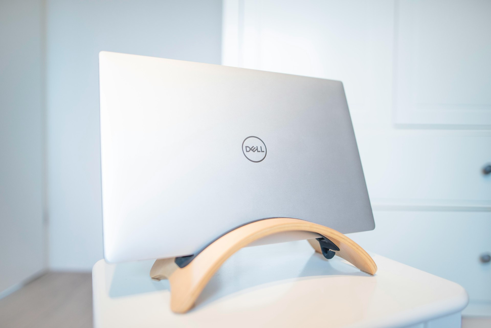 grey Dell laptop computer